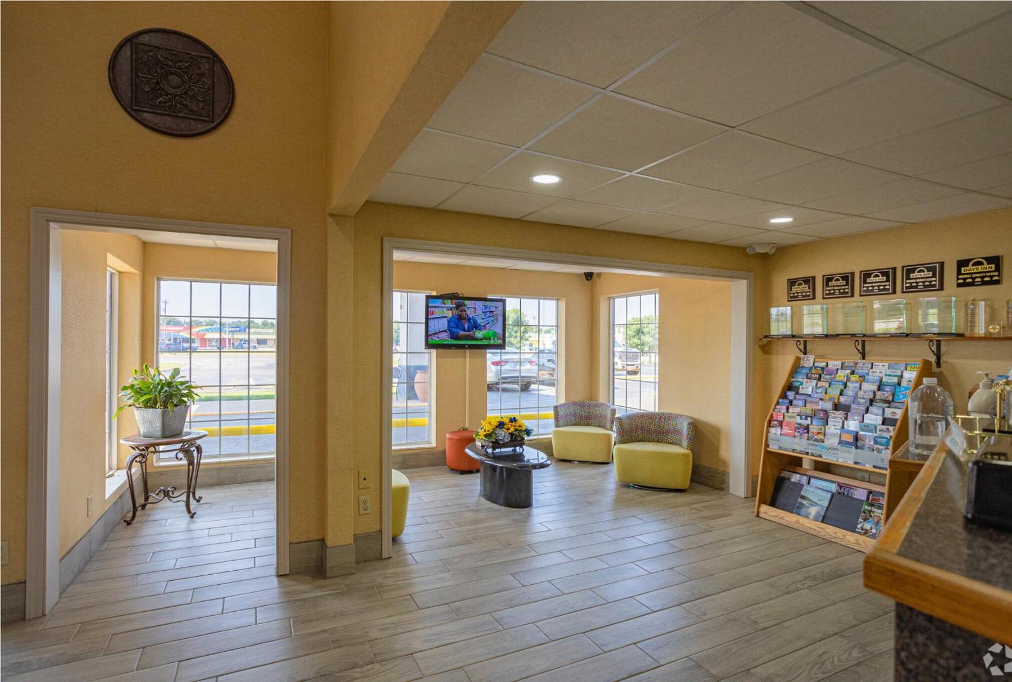 Days Inn By Wyndham Pauls Valley Exteriör bild